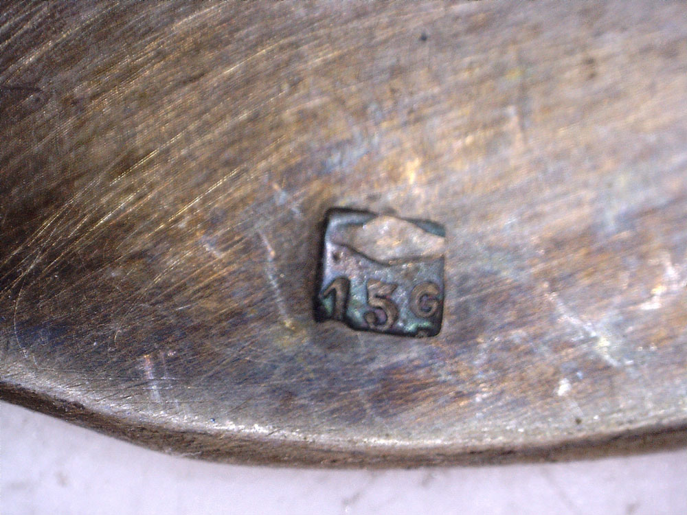 Poinçon numéro 2 de métal argenté inférieur à 80 gr
