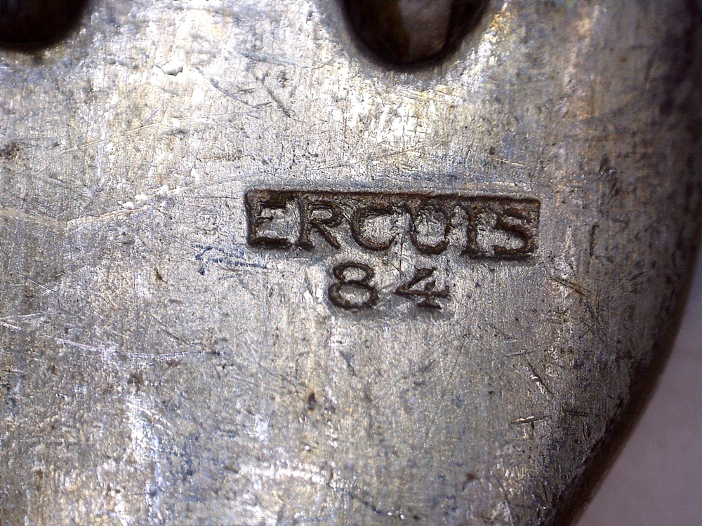 Poinçon métal argenté marque Ercuis 2